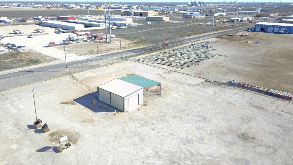 More Photos Of 302 Industrial Ave, Odessa Warehouse For Sale