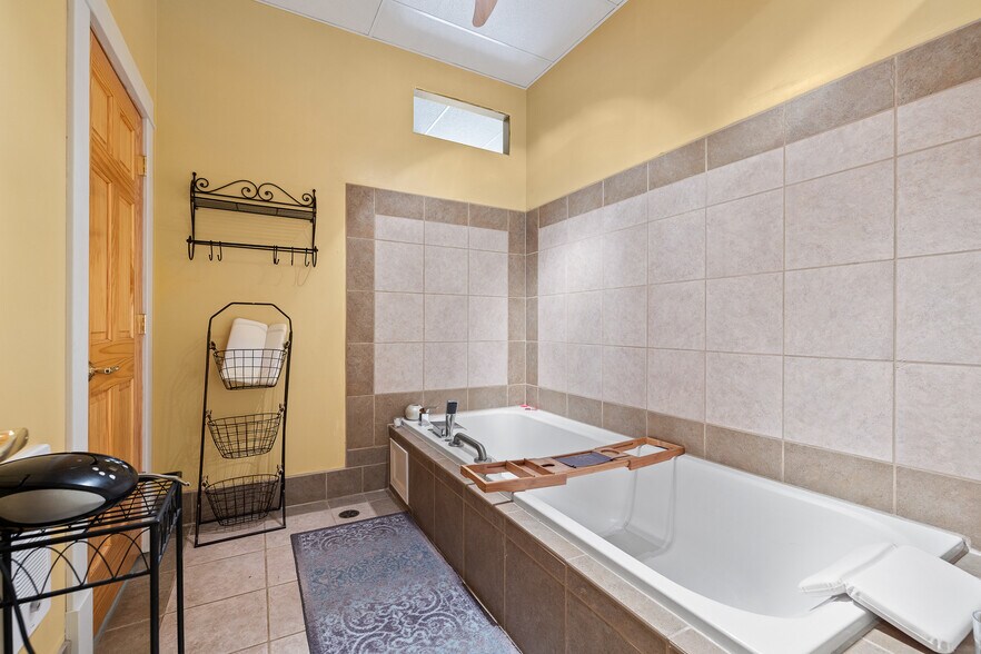 More Photos Of 603 N River St, Hot Springs Hotel For Lease