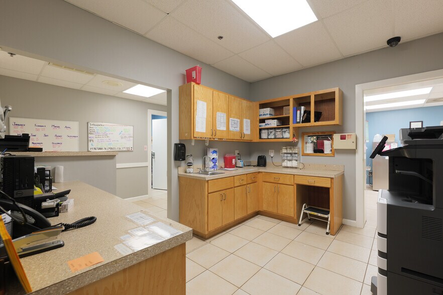 More Photos Of 305 Expressway 83, Mission Medical For Sale