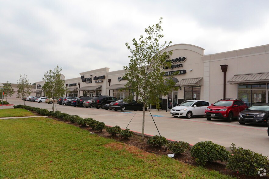 More Photos Of 7925 Katy Fwy, Houston Unknown For Lease
