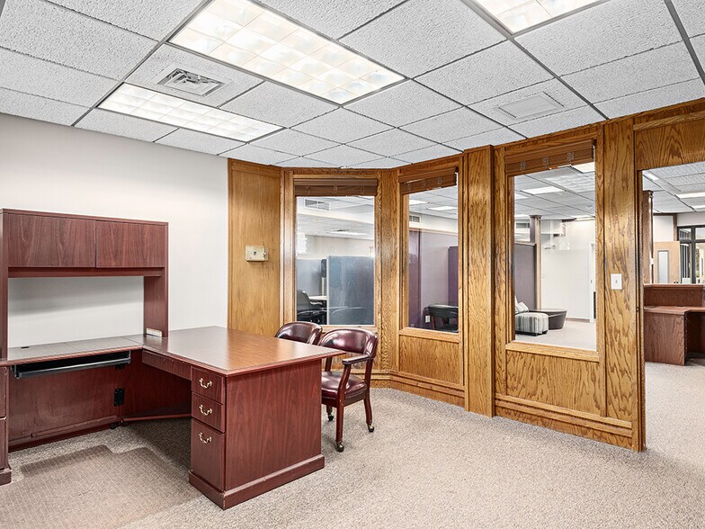 More Photos Of 7 Orchard St, Asheville Bank For Lease