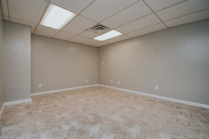 More Photos Of 6801 N Navarro St, Victoria Storefront Retail Office For Lease