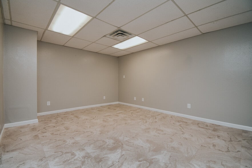 More Photos Of 6801 N Navarro St, Victoria Storefront Retail Office For Lease