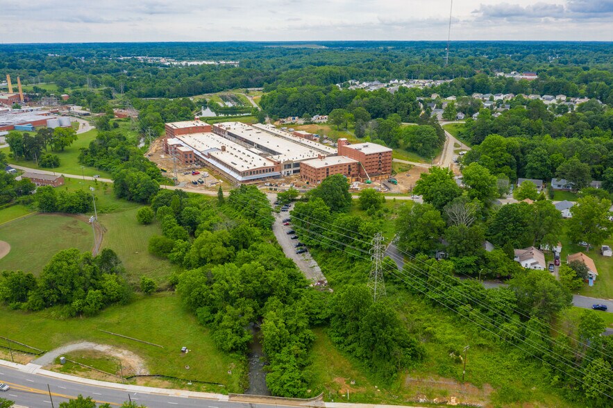 More Photos Of 1702 Fairview St, Greensboro Self Storage For Lease