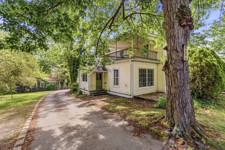 More Photos Of 526 Fleming St, Hendersonville Apartments For Sale