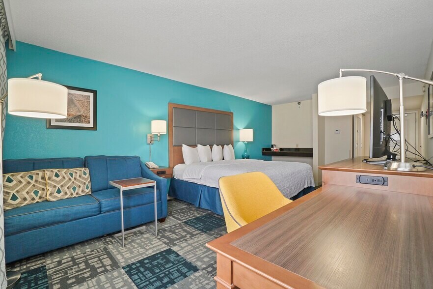 More Photos Of 1500 W 4th St, Adel Hotel For Sale