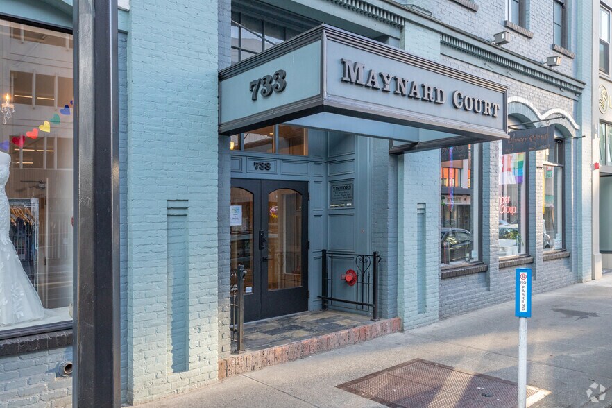 More Photos Of 733 Johnson St, Victoria Storefront Retail Office For Lease