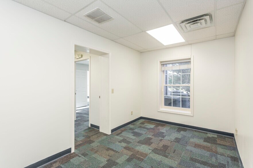 More Photos Of 9986 Spotswood Trl, Mc Gaheysville Office For Lease