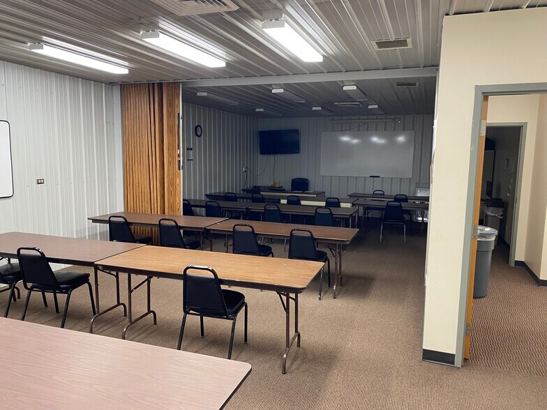 More Photos Of 6930 SR 67 Hwy, Muncie Light Distribution For Sale
