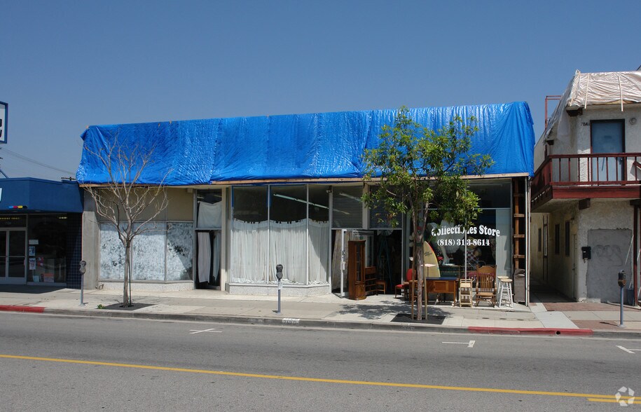More Photos Of 7118-7122 Owensmouth Ave, Canoga Park Storefront Retail Office For Sale