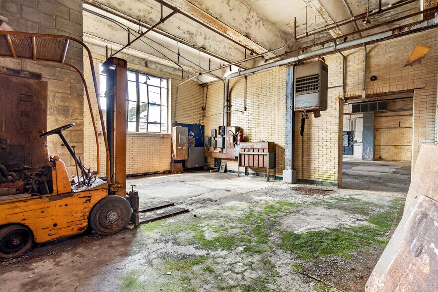 More Photos Of 662 Fillmore Ave, Buffalo Industrial For Sale