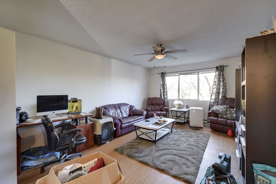 More Photos Of 9103 Glover Rd, Langley Storefront Retail Residential For Lease