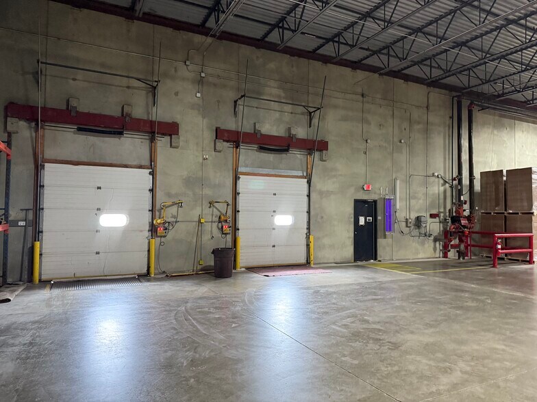 More Photos Of 205 E Highland Dr, Oconto Falls Service For Lease