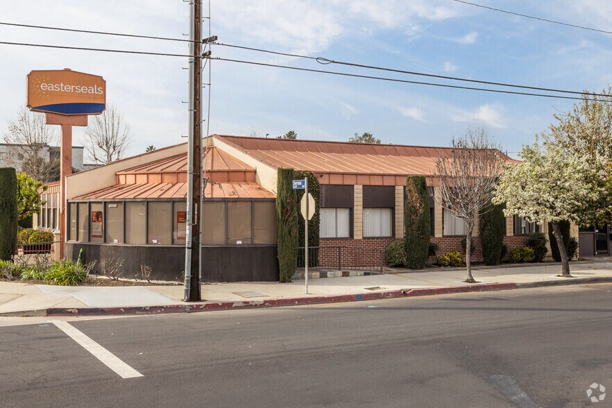 Primary Photo Of 16605 Sherman Way, Van Nuys Freestanding For Lease