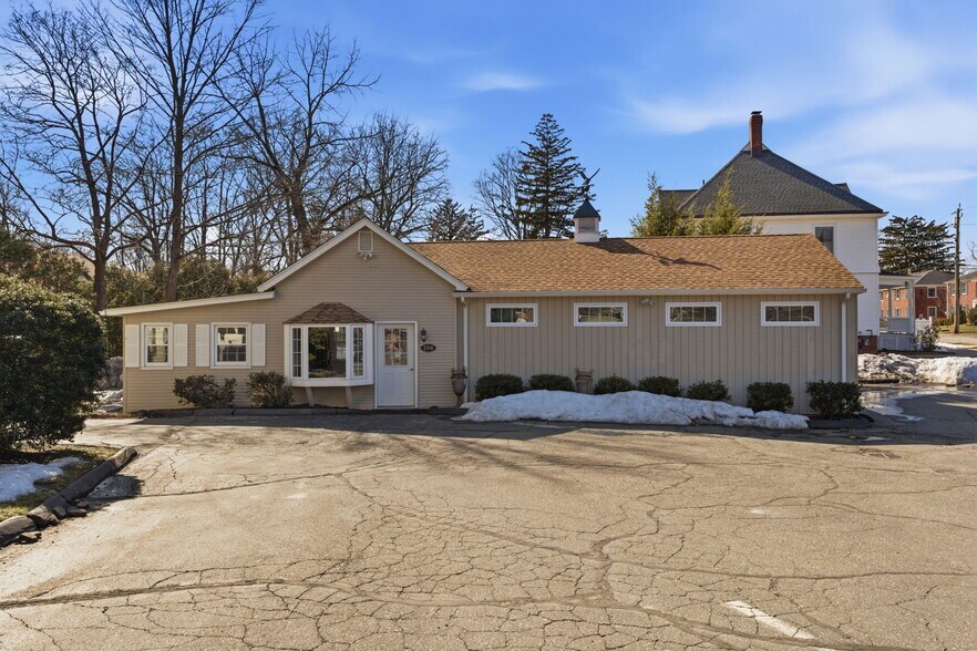 More Photos Of 194-196 New London Tpke, Glastonbury Office For Sale