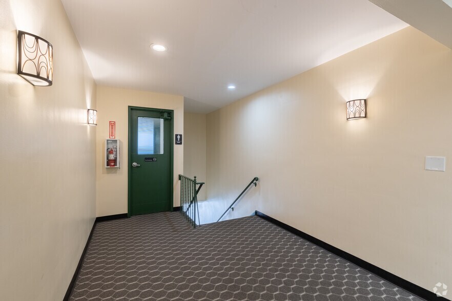 More Photos Of 7364-7390 Reading Rd, Cincinnati Storefront Retail Office For Lease