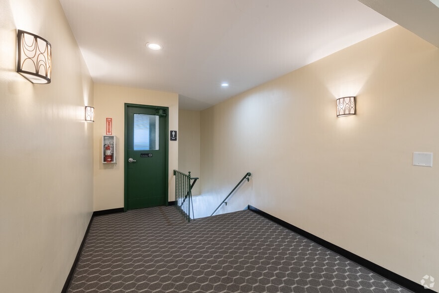 More Photos Of 7364-7390 Reading Rd, Cincinnati Storefront Retail Office For Lease