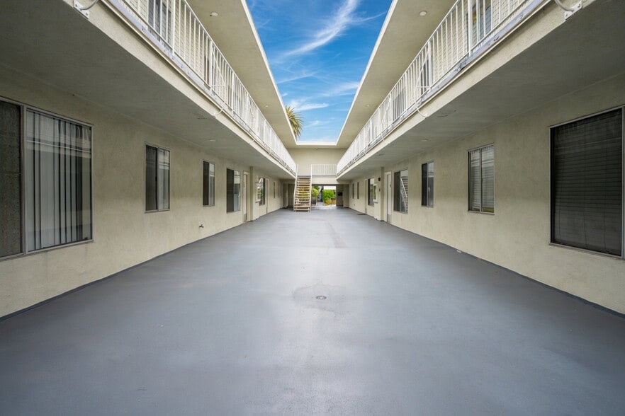 More Photos Of 440 Raymond Ave, Santa Monica Apartments For Sale