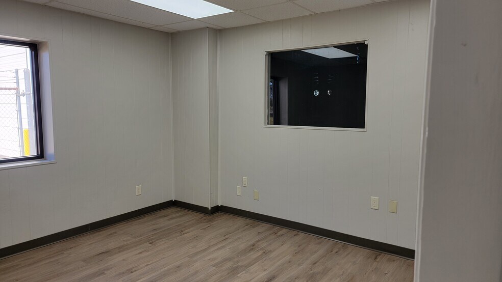 More Photos Of 600 S Loop 485, Gladewater Manufacturing For Lease