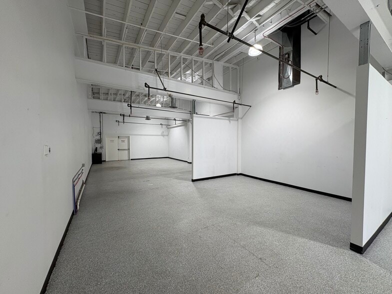 More Photos Of 482 Glenbrook Rd, Stamford Manufacturing For Lease