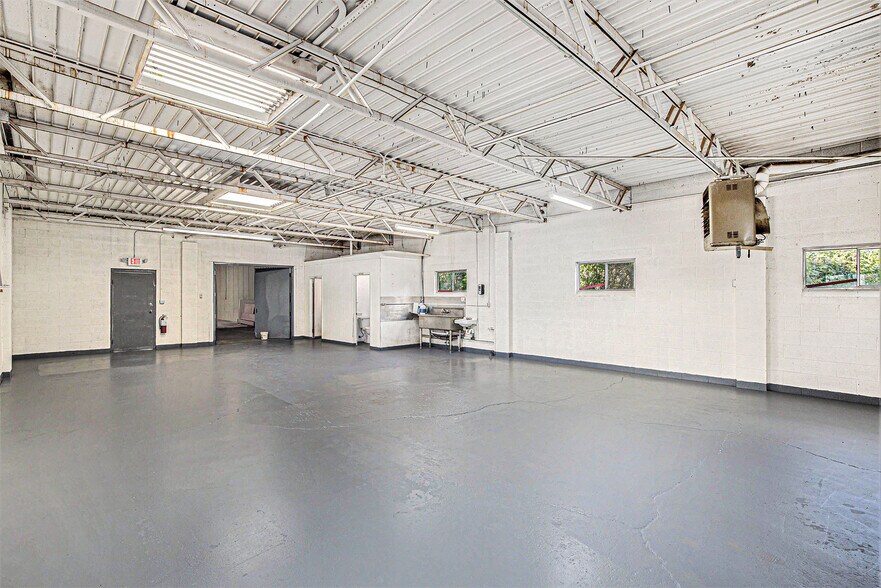More Photos Of 3344 E Bristol Rd, Burton Warehouse For Sale
