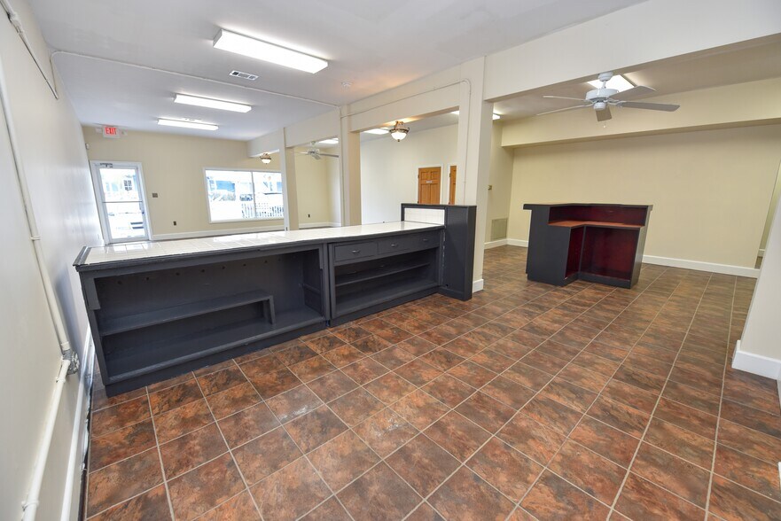 More Photos Of 51 Market St, Apalachicola Storefront Retail Residential For Lease
