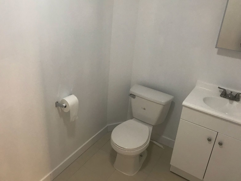 More Photos Of 180 Morgan Ave, Brooklyn Warehouse For Lease