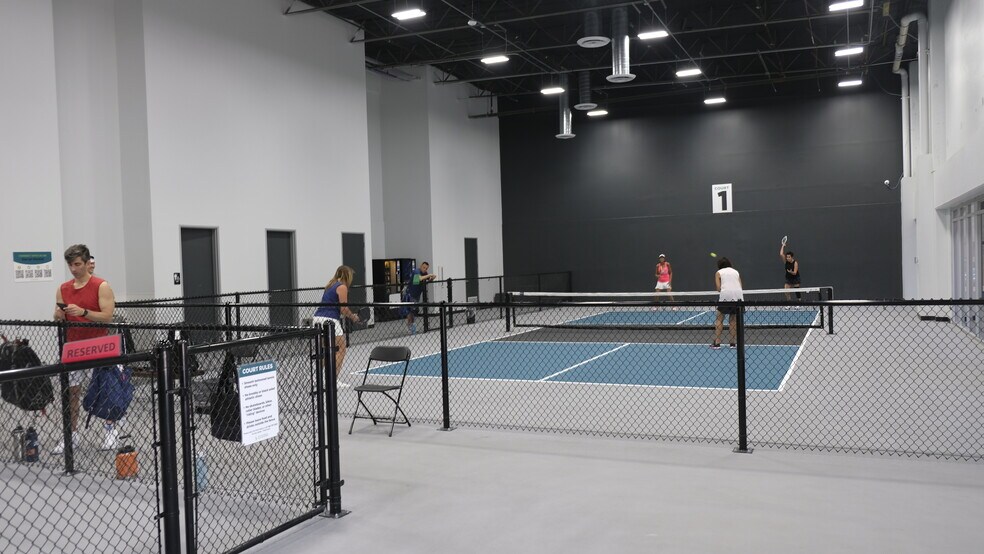 More Photos Of 868 N Gilbert Rd, Gilbert Freestanding For Lease