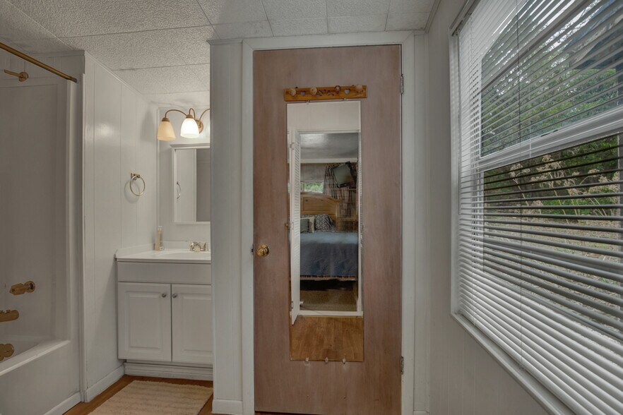 More Photos Of 7367 River Rd, New Braunfels Lodge Meeting Hall For Sale