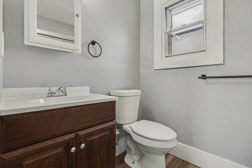 More Photos Of 318-320 Lafayette Ave, Bellevue Apartments For Sale