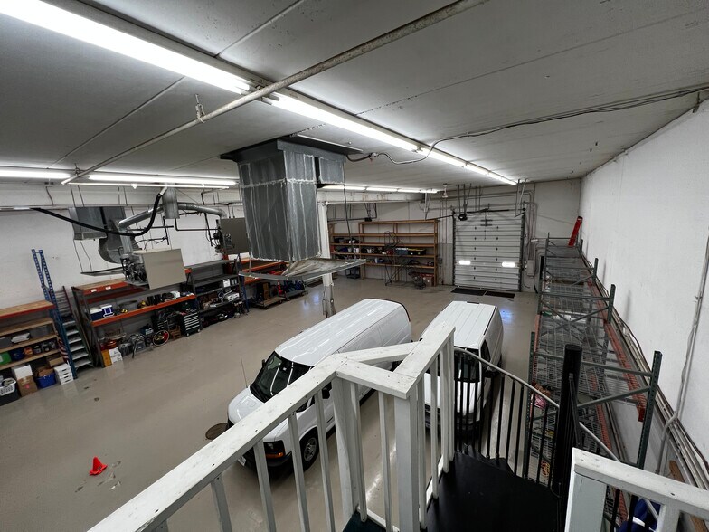 More Photos Of 115 N Prospect Ave, Itasca Showroom For Sale