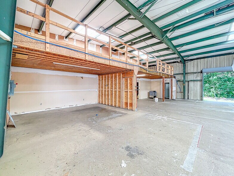 More Photos Of 112 N Mulrennan Rd, Valrico Warehouse For Sale