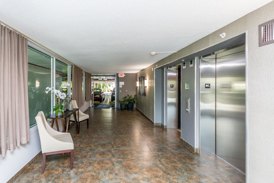 More Photos Of 2301 Wilton Dr, Wilton Manors Apartments For Sale