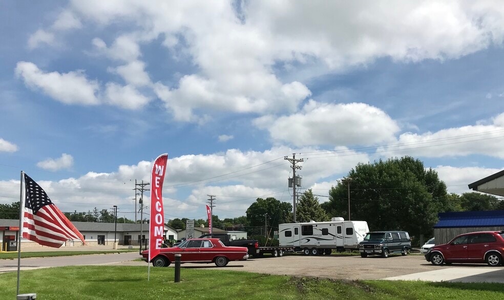 More Photos Of 10 E Veterans Memorial Hwy, Kasson Showroom For Lease