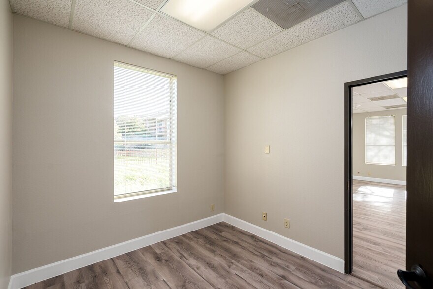 More Photos Of 8627 Cinnamon Creek Dr, San Antonio Medical For Lease