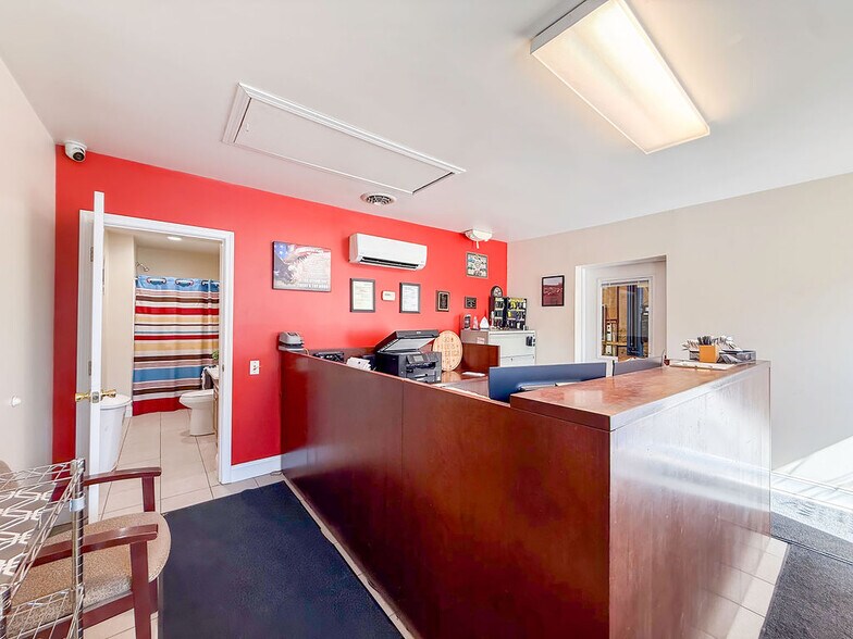 More Photos Of 888 Commercial Blvd, Herculaneum Warehouse For Sale