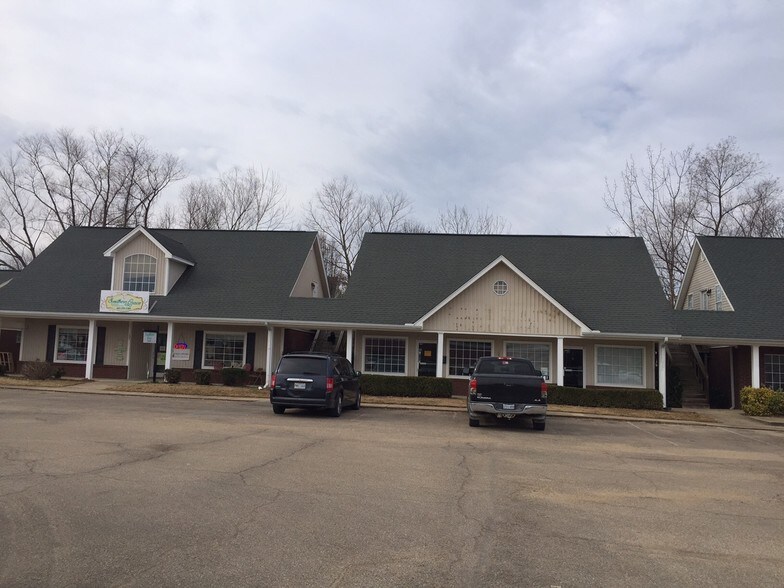 More Photos Of 103-129 Town Creek Dr, Saltillo Office Residential For Lease