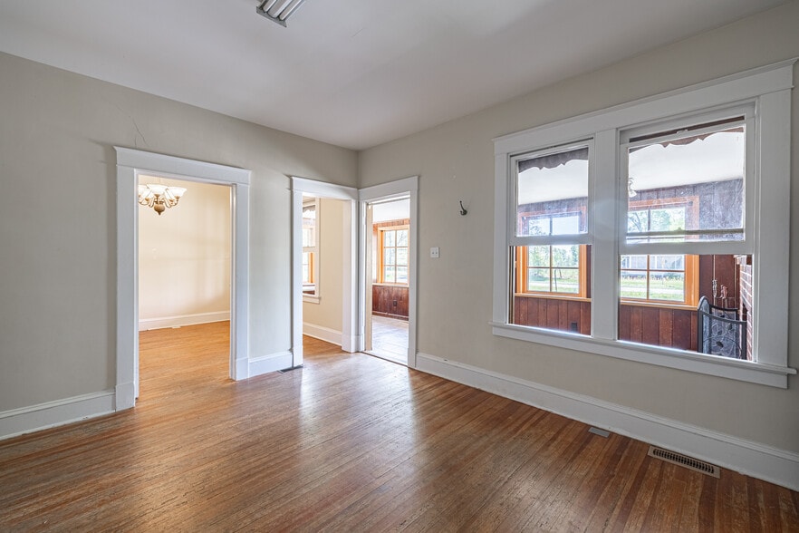 More Photos Of 5164 New Market Rd, Richmond Freestanding For Sale