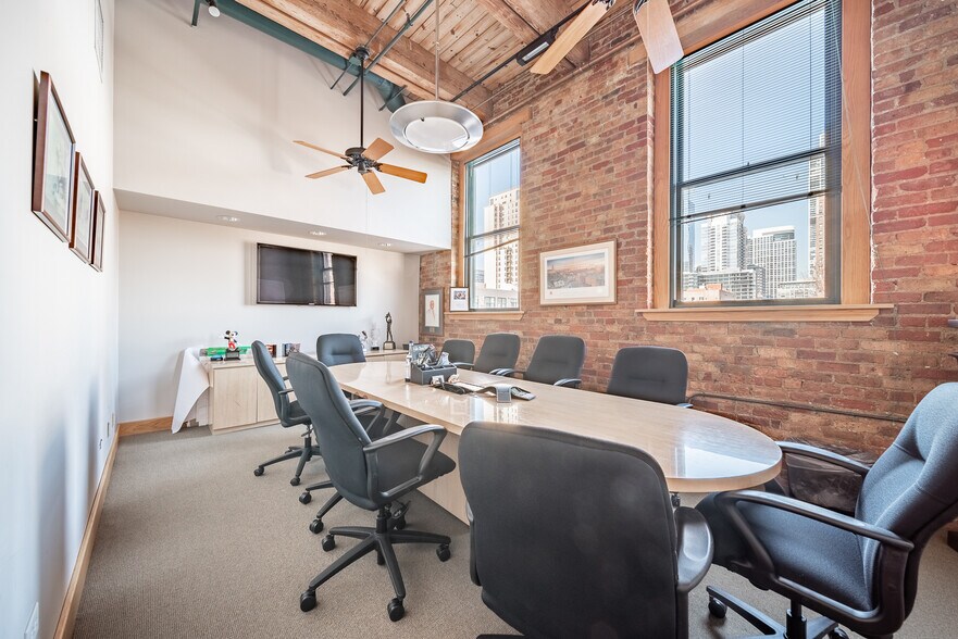 More Photos Of 1550 S Indiana Ave, Chicago Office Residential For Sale