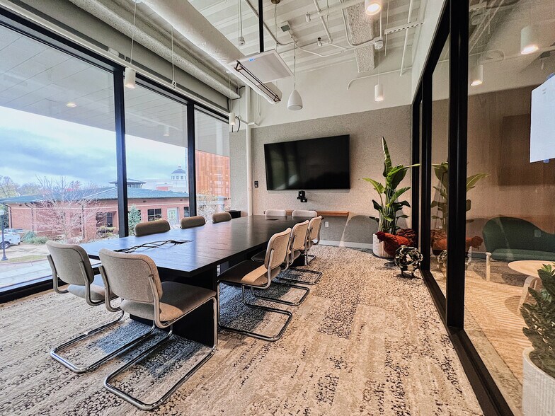 More Photos Of 240 S Main St, Bentonville Office For Lease