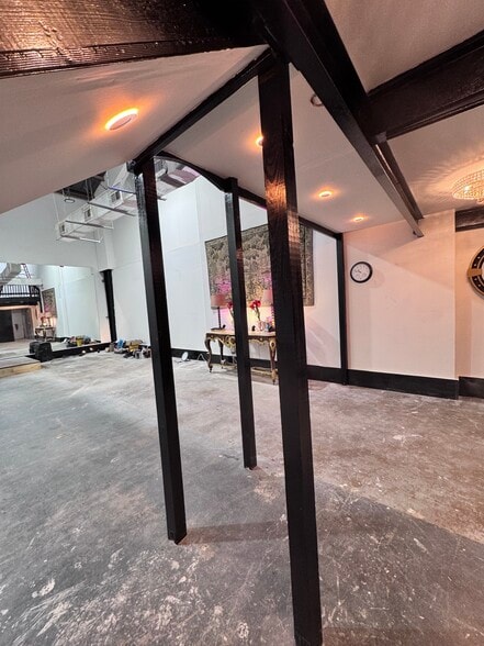 More Photos Of 8418 Broadway St, San Antonio Service For Lease