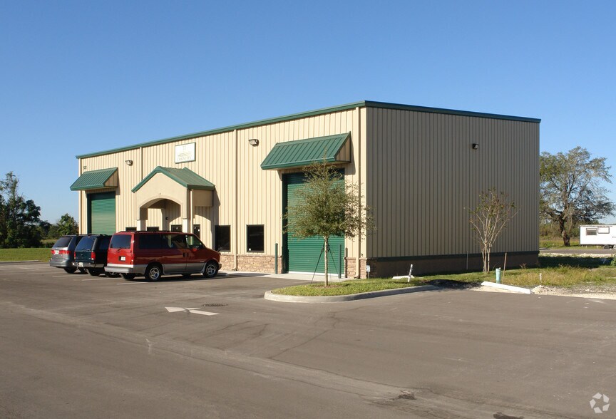 More Photos Of 522 Live Pine Cir, Apopka Warehouse For Sale
