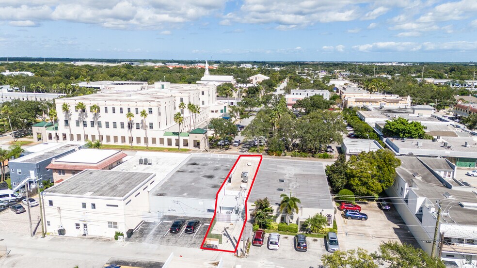 More Photos Of 1453 20th St, Vero Beach Restaurant For Lease