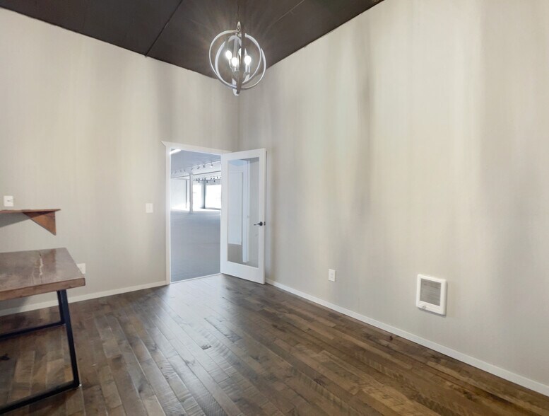 More Photos Of 2090 Court Ave, Baker City Freestanding For Lease
