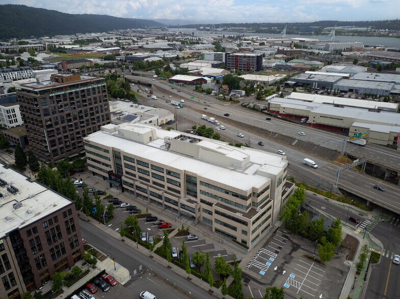 More Photos Of 2055 NW Savier St, Portland Office For Lease