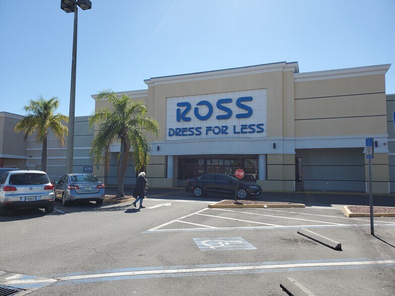 More Photos Of 825-831 Cortez Rd W, Bradenton General Retail For Lease