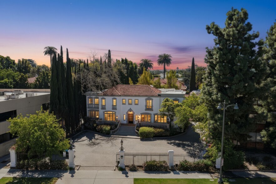 Primary Photo Of 4526 Wilshire Blvd, Los Angeles Office Residential For Sale