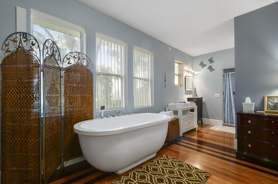 More Photos Of 620 N Tubb St, Oakland Specialty For Sale