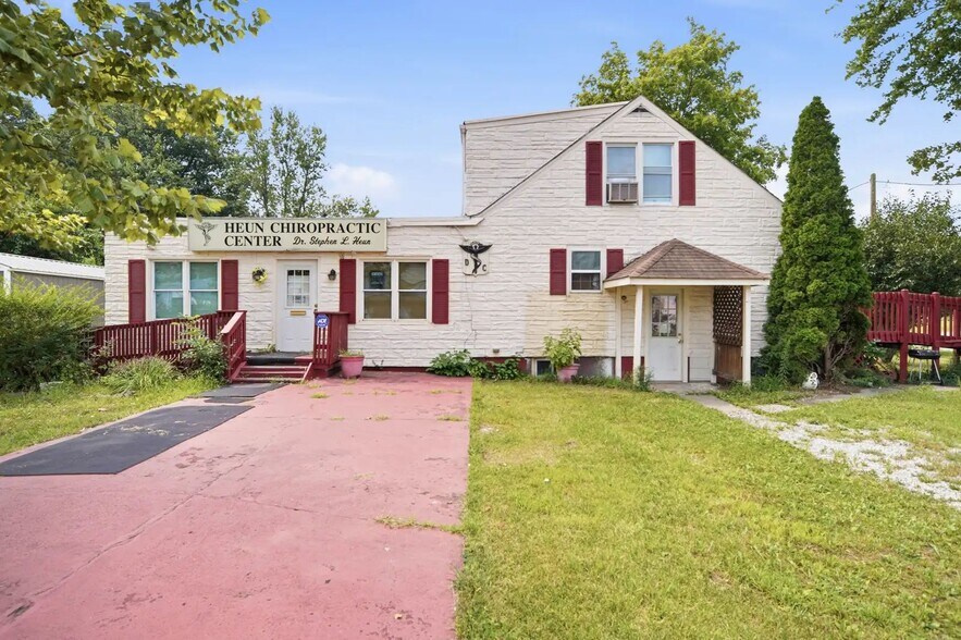 Primary Photo Of 5701 S 3rd St, Louisville Office Residential For Sale