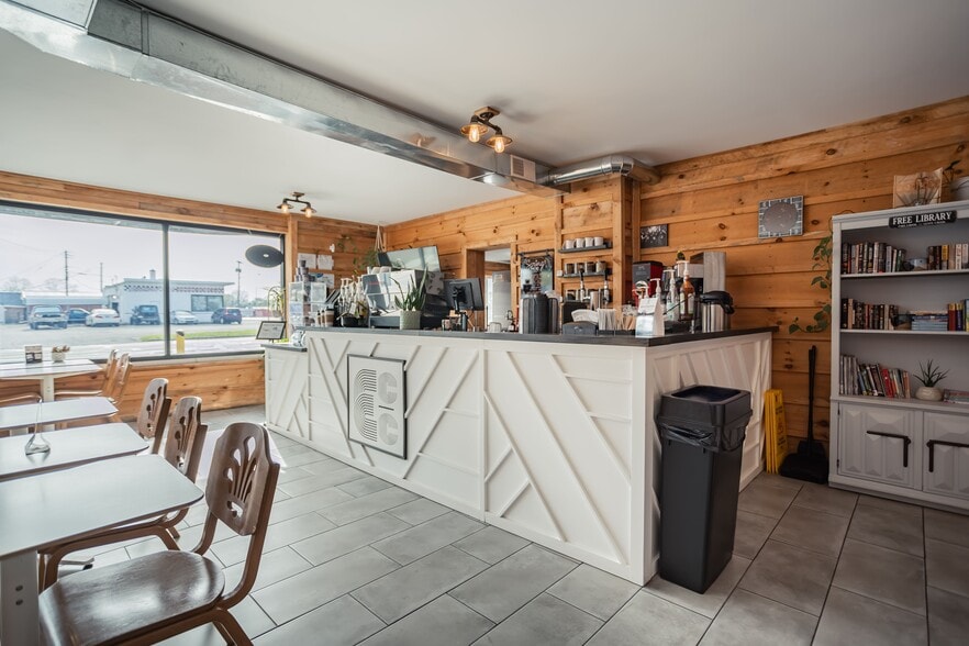 More Photos Of 5223 Columbus Ave, Anderson Storefront Retail Residential For Sale